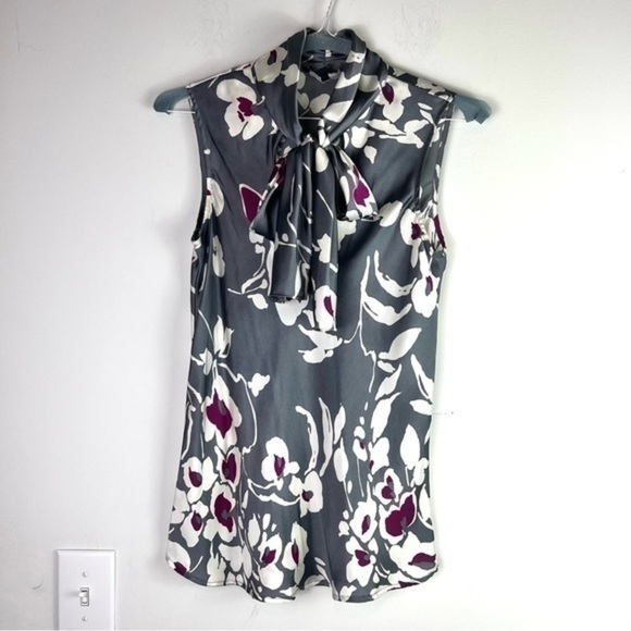 NINE WEST Women's size small Charmeuse Pattern Bow Blouse Grey White Floral - Picture 1 of 8
